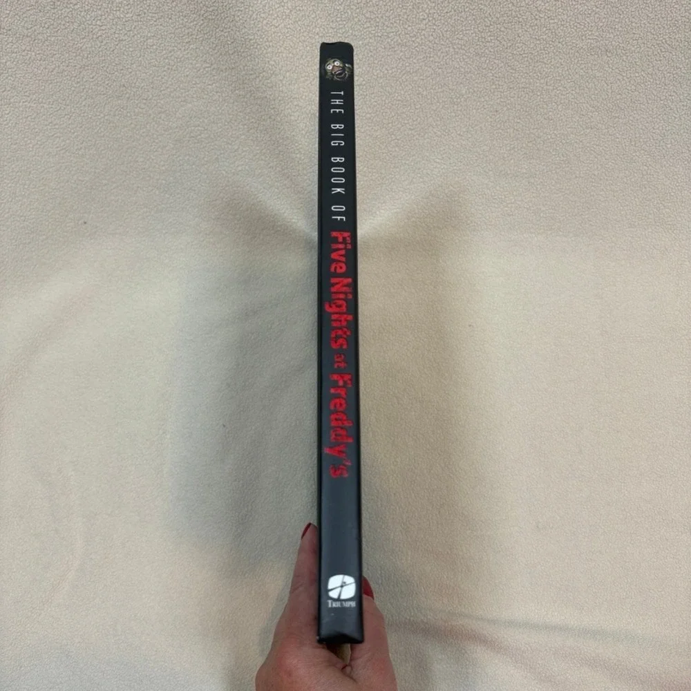 The Big‎ Book of Five Nights at Freddys Deluxe Unofficial Survival Guide HC